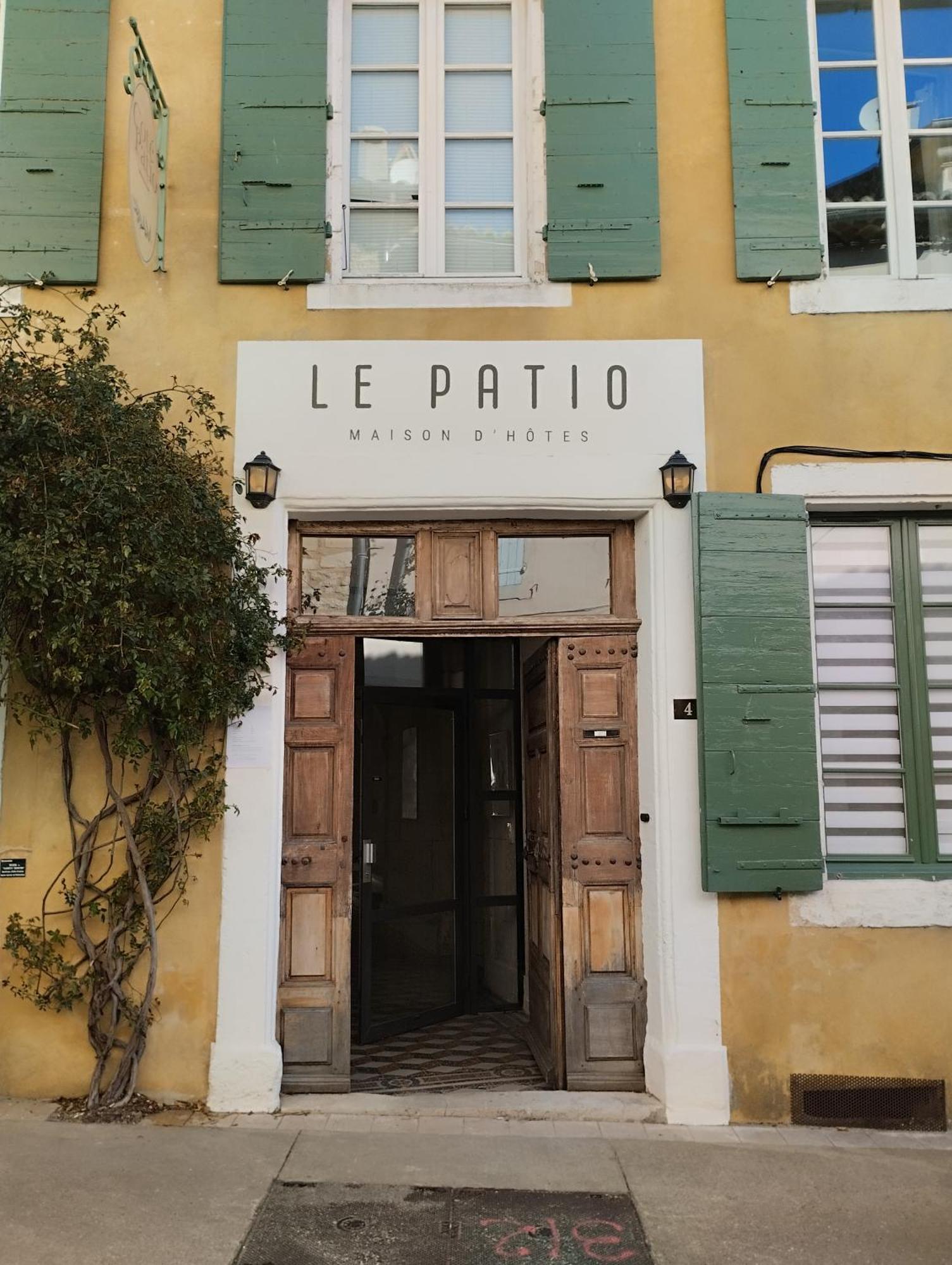 Отель Le Patio Гриньян Экстерьер фото